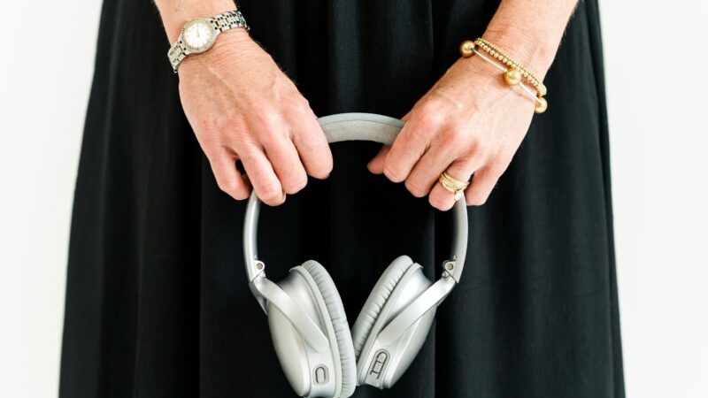 Słuchawki niszczą Twój słuch? Nowe ostrzeżenie medyków