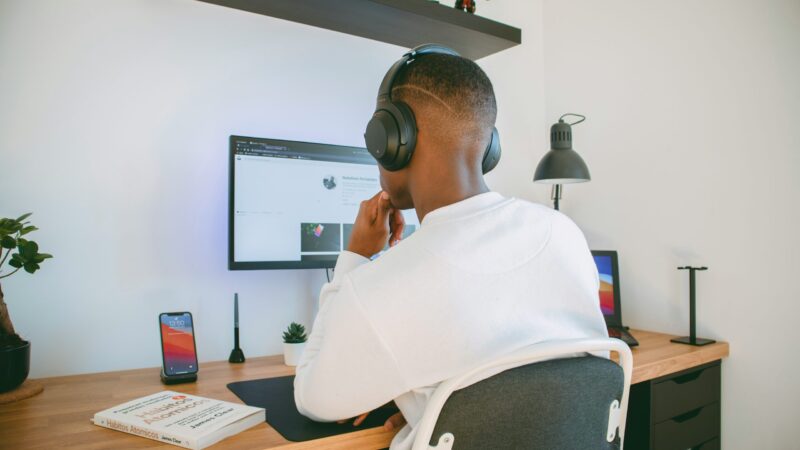 Lofi i Dopamina: Jak Leniwe Bity Ratują Koncentrację?