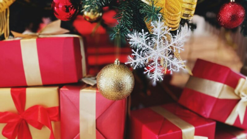 Prezenty na Święta 2025: 15 pomysłów na trafiony upominek!