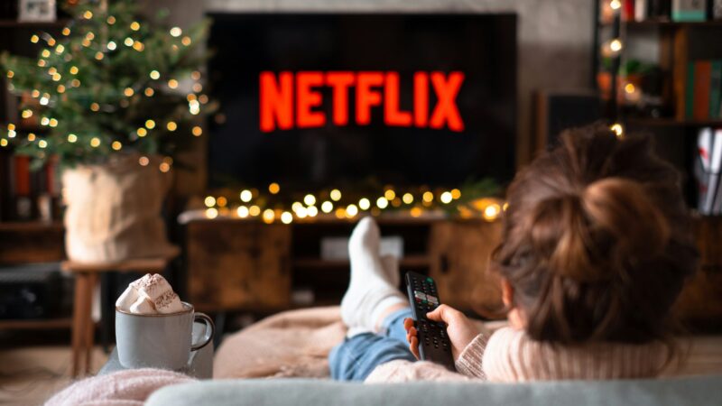 Filmy na Święta 2025 Netflix: Hity, Rom-Komy i Seriale