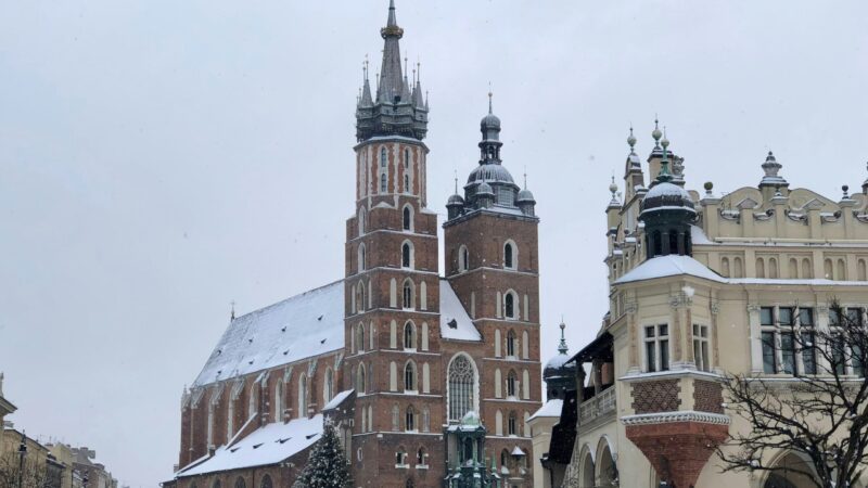 Magia Świąt kontra Portfel: Jarmark Bożonarodzeniowy w Krakowie 2025