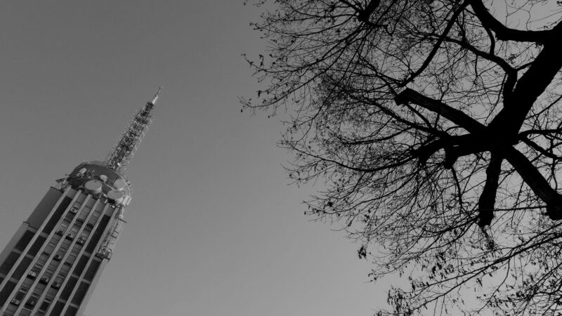 Kryzys MUX-8: Dlaczego nadawcy nie chcą darmowej TV?