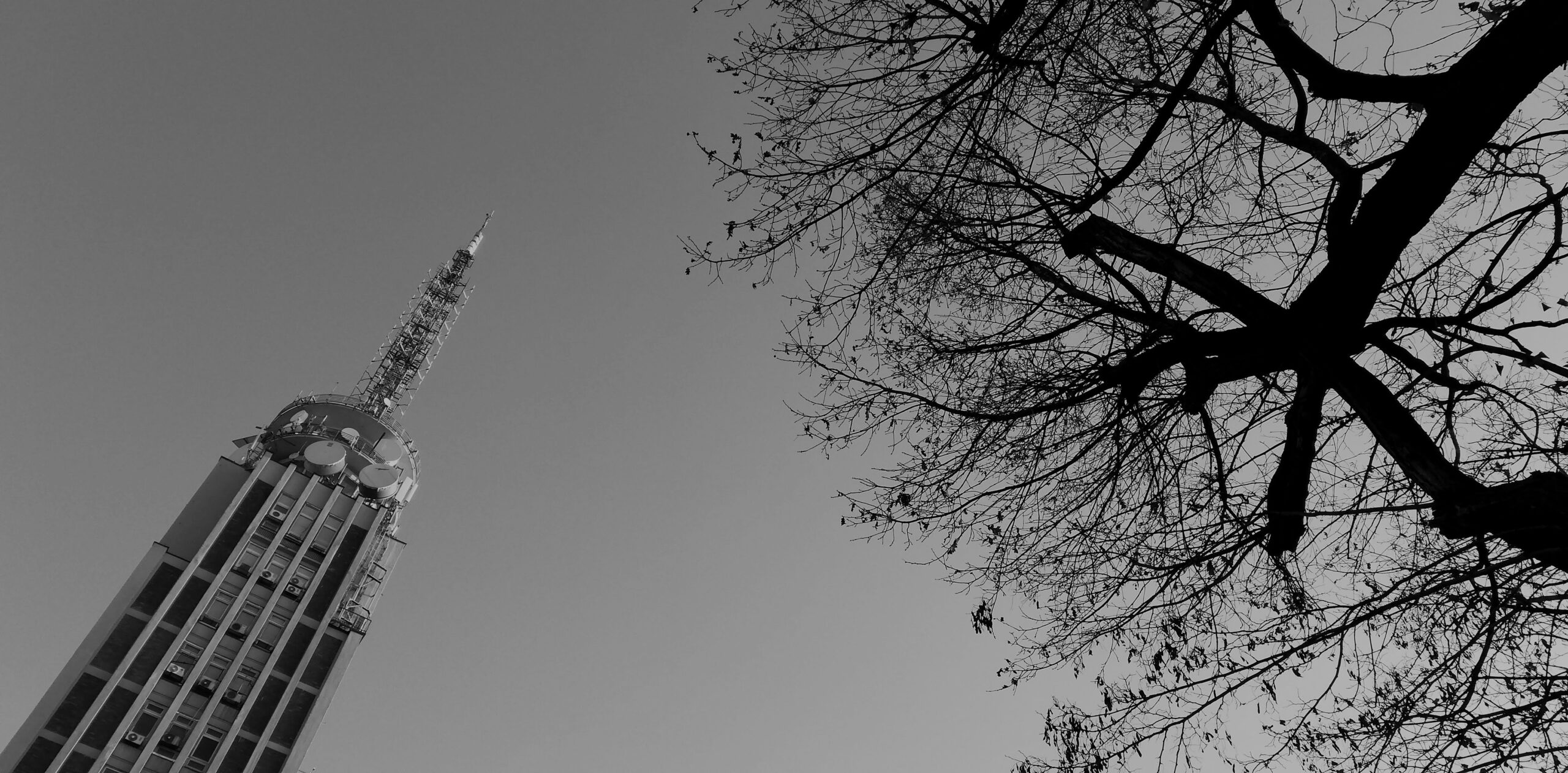 Kryzys MUX-8: Dlaczego nadawcy nie chcą darmowej TV?