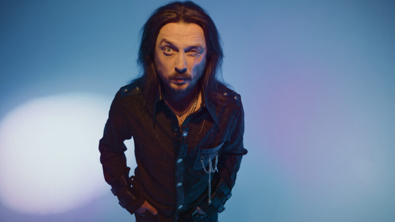 Piotr Cugowski: Nowy singiel „Niedorośli”. Power ballada 2026